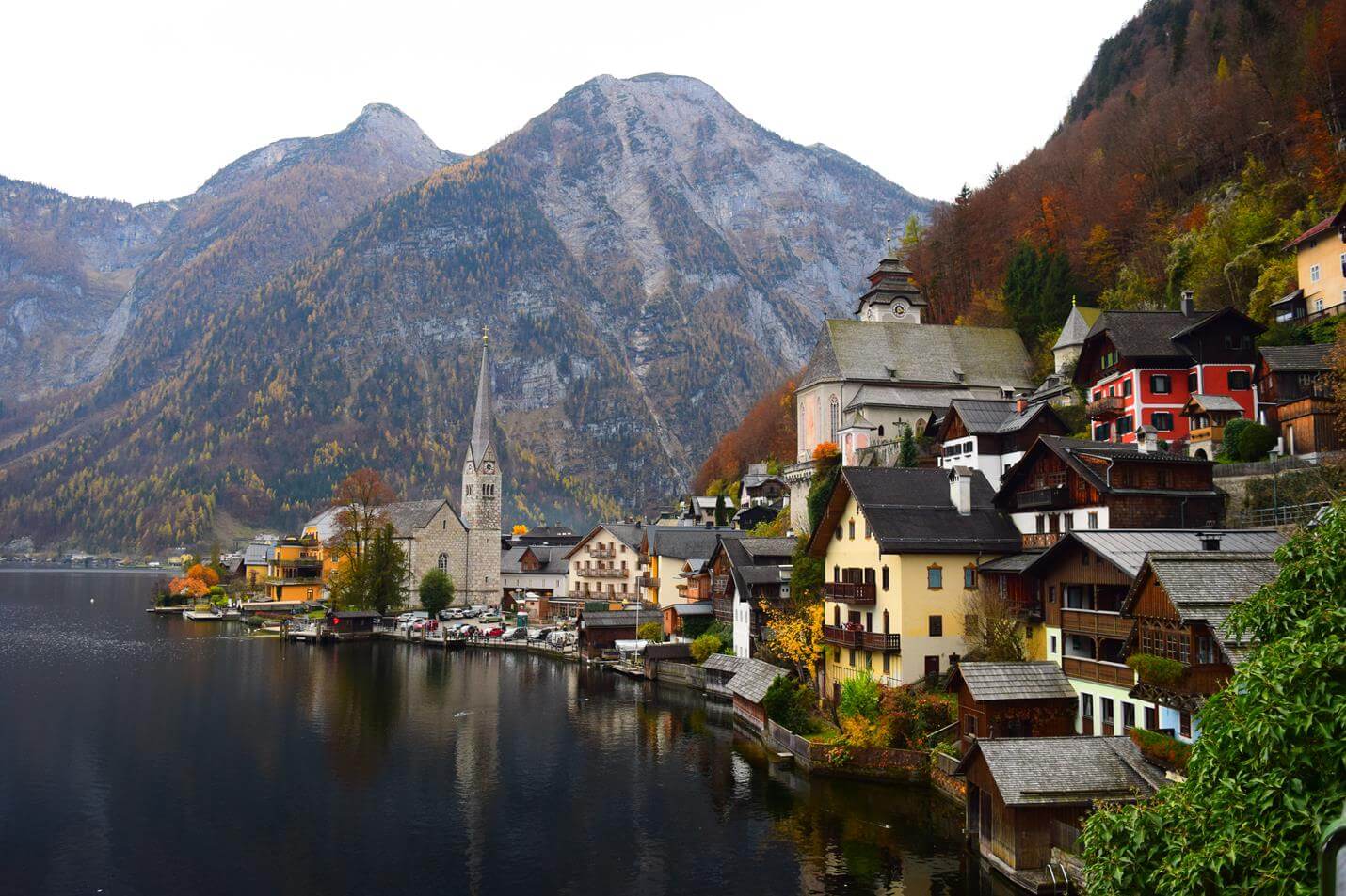 Österreich Dorf mit See